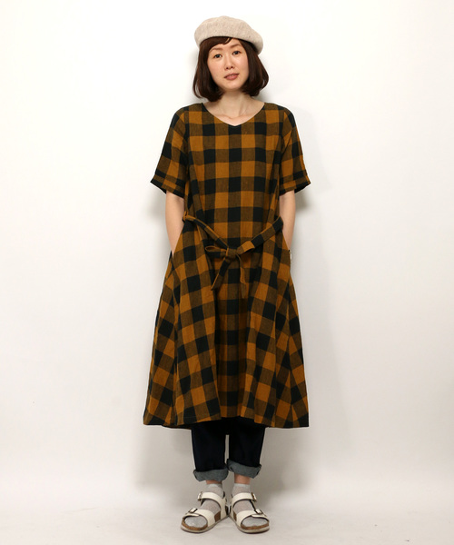 LBC（エルビーシー）の「BBリネンオーバーダイブロックVネックワンピース（ワンピース・レディース・グレー/ブルー/マスタード・MEDIUM）」の3枚目の写真