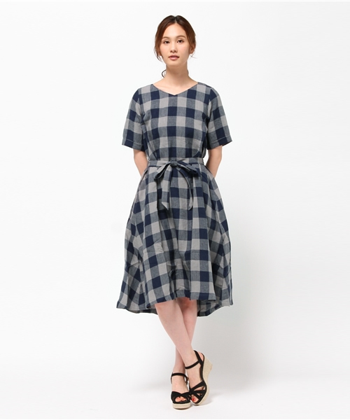 LBC（エルビーシー）の「BBリネンオーバーダイブロックVネックワンピース（ワンピース・レディース・グレー/ブルー/マスタード・MEDIUM）」の2枚目の写真