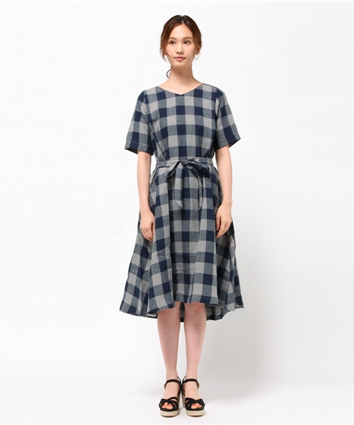 LBC（エルビーシー）の「BBリネンオーバーダイブロックVネックワンピース（ワンピース・レディース・グレー/ブルー/マスタード・MEDIUM）」の7枚目の写真