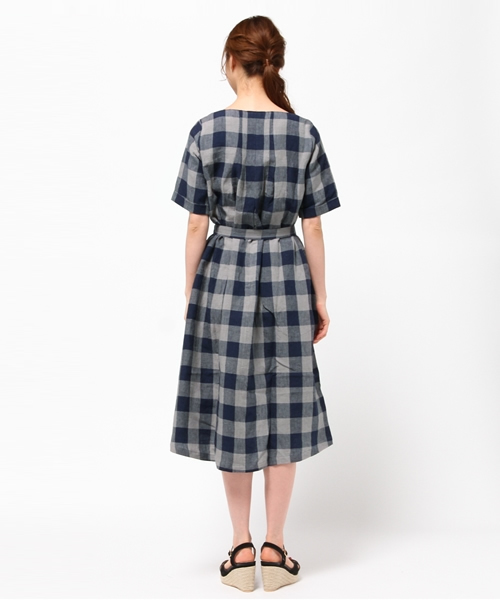 LBC（エルビーシー）の「BBリネンオーバーダイブロックVネックワンピース（ワンピース・レディース・グレー/ブルー/マスタード・MEDIUM）」の9枚目の写真