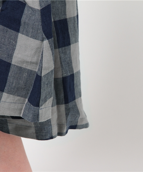 LBC（エルビーシー）の「BBリネンオーバーダイブロックVネックワンピース（ワンピース・レディース・グレー/ブルー/マスタード・MEDIUM）」の4枚目の写真