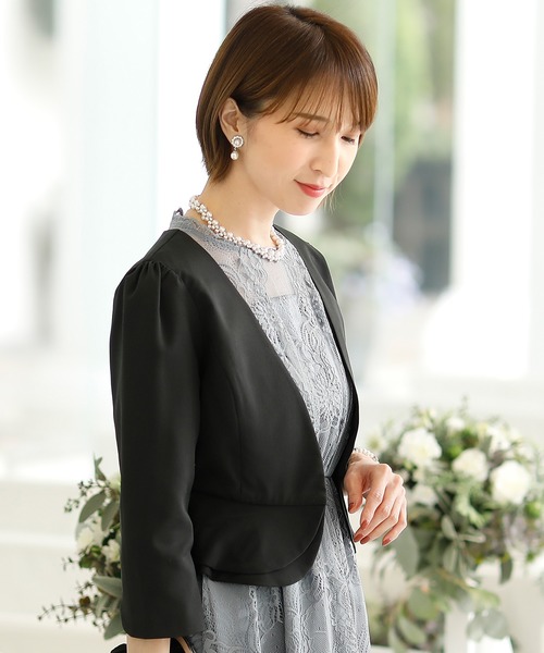 PourVous(プールヴー)の「美人度上げるラウンド ペプラム ボレロ 結婚式対応 オケージョン (ノーカラージャケット・レディース・ベージュ/ブラック・XL/L/M/XXL)」の12枚目の写真