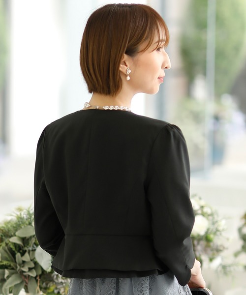PourVous(プールヴー)の「美人度上げるラウンド ペプラム ボレロ 結婚式対応 オケージョン (ノーカラージャケット・レディース・ベージュ/ブラック・XL/L/M/XXL)」の11枚目の写真