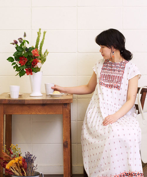 bulle de savon ビュルデサボン　足あとネオンシューズ　白 bulle de savon（ビュルデサボン）の「○papillio×gingham