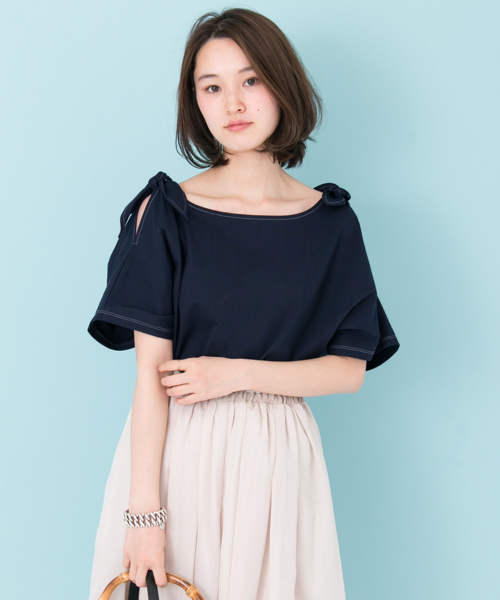 URBAN RESEARCH（アーバンリサーチ）の「UR 肩開きリボンプルオーバー（Tシャツ/カットソー・レディース・オフホワイト/キャメル/ピンク/ネイビー・FREE）」の3枚目の写真