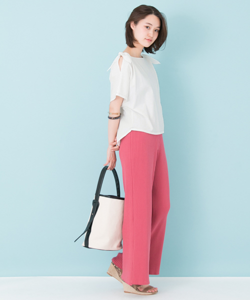 URBAN RESEARCH（アーバンリサーチ）の「UR 肩開きリボンプルオーバー（Tシャツ/カットソー・レディース・オフホワイト/キャメル/ピンク/ネイビー・FREE）」の5枚目の写真