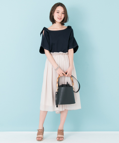 URBAN RESEARCH（アーバンリサーチ）の「UR 肩開きリボンプルオーバー（Tシャツ/カットソー・レディース・オフホワイト/キャメル/ピンク/ネイビー・FREE）」の6枚目の写真