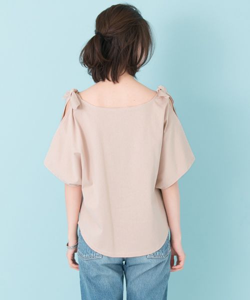 URBAN RESEARCH（アーバンリサーチ）の「UR 肩開きリボンプルオーバー（Tシャツ/カットソー・レディース・オフホワイト/キャメル/ピンク/ネイビー・FREE）」の17枚目の写真