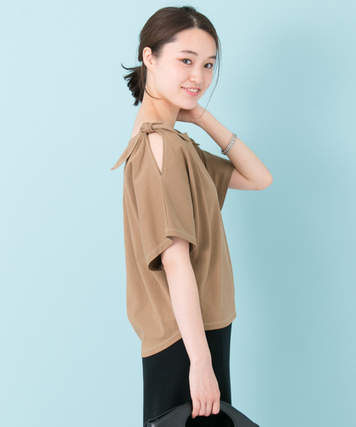 URBAN RESEARCH（アーバンリサーチ）の「UR 肩開きリボンプルオーバー（Tシャツ/カットソー・レディース・オフホワイト/キャメル/ピンク/ネイビー・FREE）」の19枚目の写真