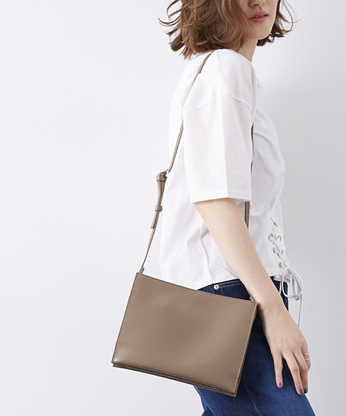 YAHKI（ヤーキ）の「【YAHKI】スクエアショルダー/YH-26（ショルダーバッグ・レディース・ダークグレー/ネイビー/ブルー/グレー/ブラウン/ホワイト/サックスブルー/ベージュ・FREE）」の3枚目の写真