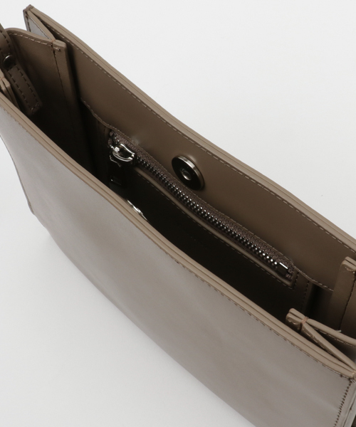 YAHKI（ヤーキ）の「【YAHKI】スクエアショルダー/YH-26（ショルダーバッグ・レディース・ダークグレー/ネイビー/ブルー/グレー/ブラウン/ホワイト/サックスブルー/ベージュ・FREE）」の15枚目の写真