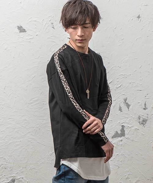 MinoriTY（マイノリティ）の「袖ラインロングスリーブTシャツ ロンT カットソー ヒョウ柄 レオパード（Tシャツ/カットソー・メンズ・ホワイト×ブラック/ホワイト系その他/ブラック系その他/ブラック×レッド/ホワイト×レッド・M/L）」の4枚目の写真