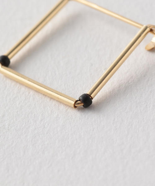 Steven Alan（スティーブンアラン）の「＜CINQ＞SQUARE DOT EARRINGS/ピアス（ピアス（両耳用）・レディース・ゴールド・FREE）」の5枚目の写真