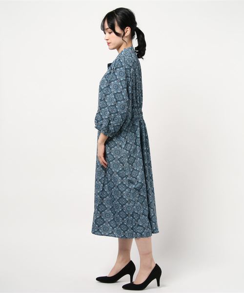 BELLUNA(ベルーナ)の「開衿デザインプリントワンピース(ワンピース・レディース・ブラック系その他/ベージュ系その他/ブルー系その他/ブラック系その他2・MEDIUM/LARGE/X-LARGE)」の15枚目の写真