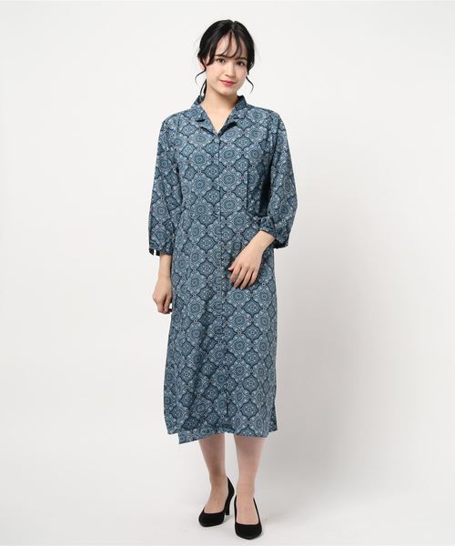 BELLUNA(ベルーナ)の「開衿デザインプリントワンピース(ワンピース・レディース・ブラック系その他/ベージュ系その他/ブルー系その他/ブラック系その他2・MEDIUM/LARGE/X-LARGE)」の7枚目の写真