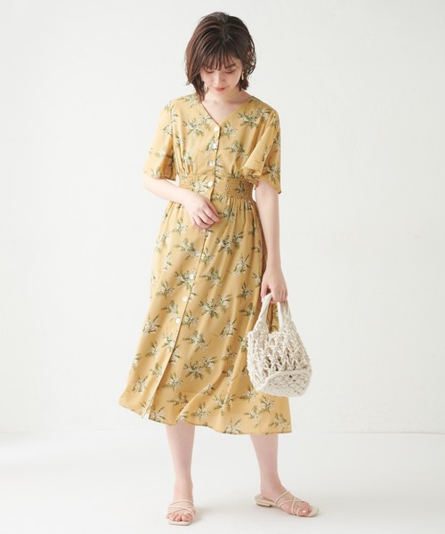 natural couture(ナチュラルクチュール)の「リゾート柄シェル釦ワンピース(ワンピース・レディース・ベージュ/サックスブルー/イエロー・FREE)」の12枚目の写真