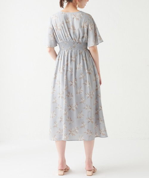 natural couture(ナチュラルクチュール)の「リゾート柄シェル釦ワンピース(ワンピース・レディース・ベージュ/サックスブルー/イエロー・FREE)」の18枚目の写真