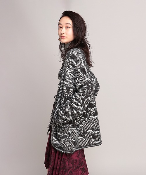 Desigual(デシグアル)の「ヘビーゲージジャケット VICTORIA(カーディガン/ボレロ・レディース・ブラック・S/M/L)」の3枚目の写真