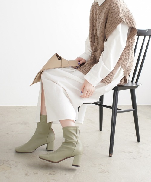 AmiAmi（アミアミ）の「スクエアトゥストレッチショートブーツ（ブーツ・レディース・ベージュ/ブラック/アイボリー/オリーブ・L/LL/M/S）」の6枚目の写真