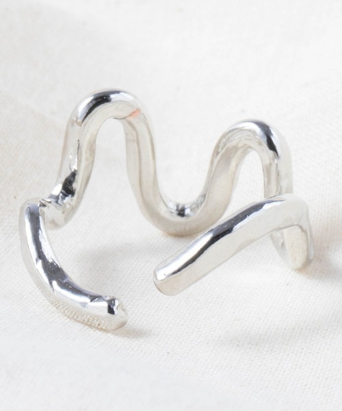 SALON（サロン）の「メタルラインデザインリング 日本製（リング・レディース・シルバー/シルバー系その他/ゴールド系その他/ゴールド・13号）」の6枚目の写真