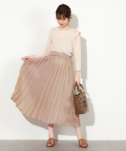 natural couture(ナチュラルクチュール)の「きらっと素材シンプルトップス(Tシャツ/カットソー・レディース・ブラック/オフホワイト/ライトベージュ・FREE)」の5枚目の写真