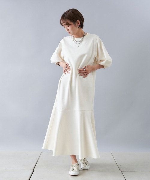 DouDou（ドゥドゥ）の「バルーンスリーブ裾切替カットワンピース（ワンピース・レディース・アイボリー/ブラック/グリーン・FREE）」の4枚目の写真