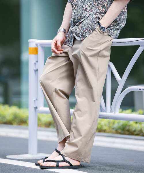 ITEMS URBANRESEARCH（アイテムズ アーバンリサーチ）の「ナイロン タックワイドパンツ（その他パンツ・メンズ・カーキ/グレー系その他/ブラック・LARGE/MEDIUM/SMALL）」の3枚目の写真