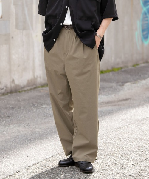 ITEMS URBANRESEARCH（アイテムズ アーバンリサーチ）の「ナイロン タックワイドパンツ（その他パンツ・メンズ・カーキ/グレー系その他/ブラック・LARGE/MEDIUM/SMALL）」の12枚目の写真