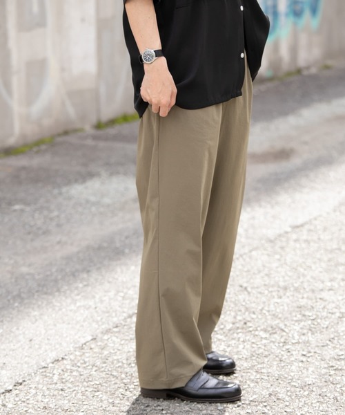 ITEMS URBANRESEARCH（アイテムズ アーバンリサーチ）の「ナイロン タックワイドパンツ（その他パンツ・メンズ・カーキ/グレー系その他/ブラック・LARGE/MEDIUM/SMALL）」の13枚目の写真