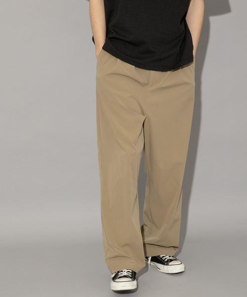 ITEMS URBANRESEARCH（アイテムズ アーバンリサーチ）の「ナイロン タックワイドパンツ（その他パンツ・メンズ・カーキ/グレー系その他/ブラック・LARGE/MEDIUM/SMALL）」の17枚目の写真