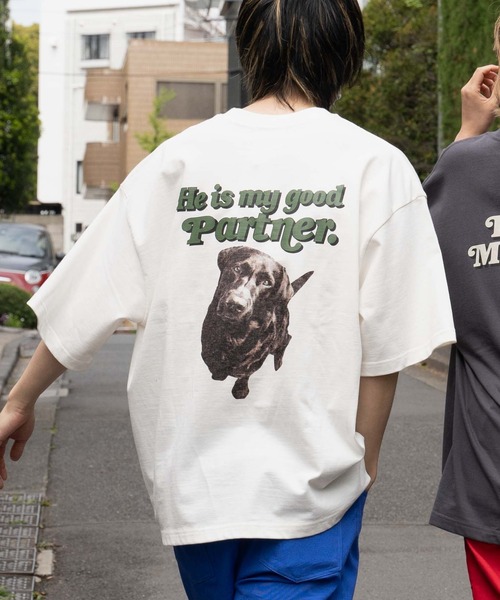 WEGO（ウィゴー）の「WEGO/DOGプリント5分袖ビッグシルエットTシャツ（Tシャツ/カットソー・メンズ・スミクロ/ブルー/グリーン/ホワイト・MEDIUM/LARGE）」の2枚目の写真