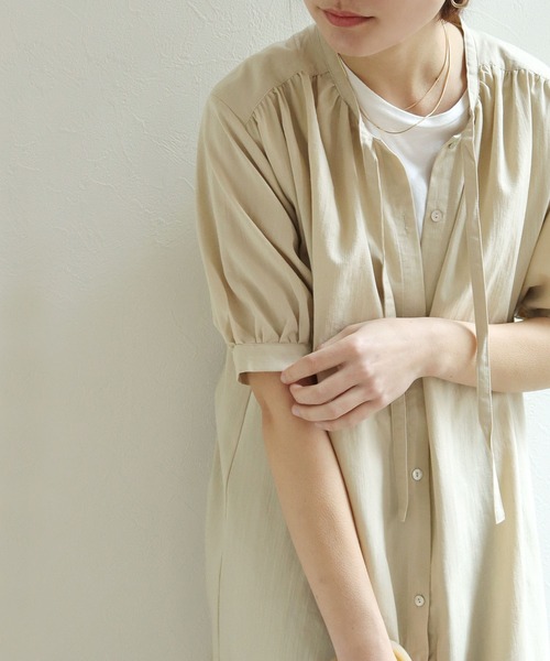 HER CLOSET(ハークローゼット)の「【shemoshelly】リネンライクギャザーシャツワンピース(ワンピース・レディース・アイボリー/ブラック/テラコッタ/ベージュ/ブルー・M)」の2枚目の写真