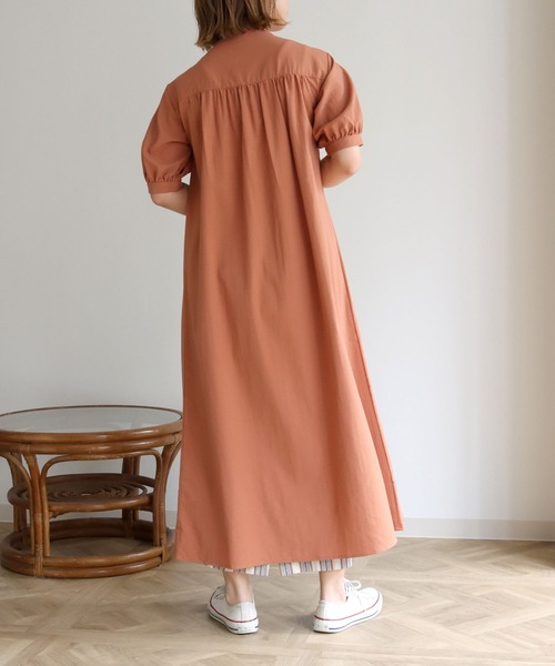 HER CLOSET(ハークローゼット)の「【shemoshelly】リネンライクギャザーシャツワンピース(ワンピース・レディース・アイボリー/ブラック/テラコッタ/ベージュ/ブルー・M)」の22枚目の写真