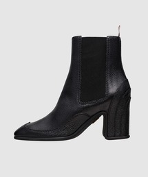 WINGTIP GALOSH ANKLE BOOTIE W/ 75MM BLOCK HEEL IN PEBBLE GRAIN LEATHER