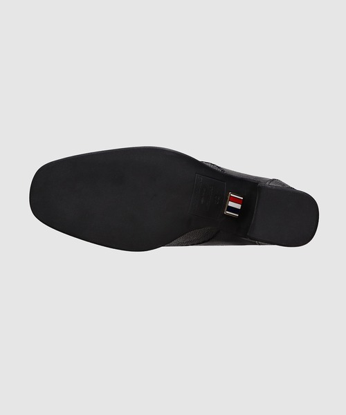 THOM BROWNE（トムブラウン）の「WINGTIP GALOSH ANKLE BOOTIE W/ 75MM BLOCK HEEL IN PEBBLE GRAIN LEATHER（ブーツ・レディース・ブラック・38/36/37）」の3枚目の写真