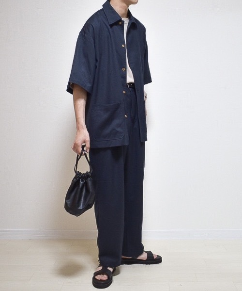 INTER FACTORY（インターファクトリー）の「ファッションインフルエンサー たいが - リネンタッチカバーオールシャツ　made in INTER FACTORY（シャツ/ブラウス・メンズ・ベージュ/チャコールグレー・MEDIUM/LARGE）」の7枚目の写真