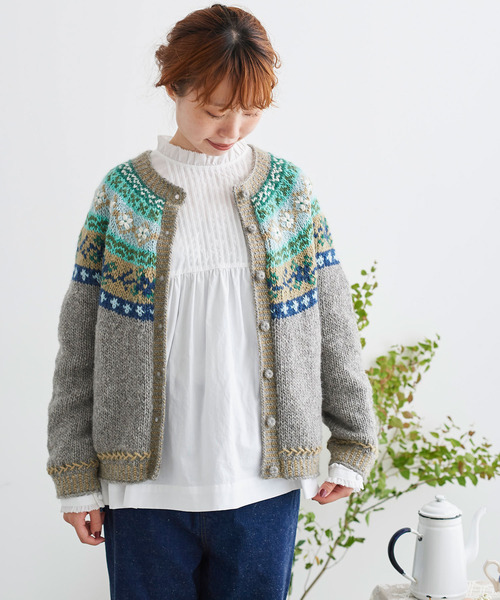 chambre de charme（シャンブルドゥシャーム）の「cdc　ペルーハンドニット お花プルオーバー（ニット/セーター・レディース・グレー/オフホワイト・FREE）」の16枚目の写真