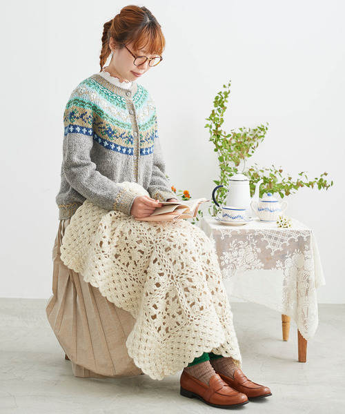 chambre de charme（シャンブルドゥシャーム）の「cdc　ペルーハンドニット お花プルオーバー（ニット/セーター・レディース・グレー/オフホワイト・FREE）」の11枚目の写真