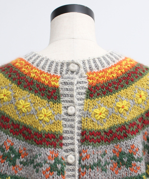 chambre de charme（シャンブルドゥシャーム）の「cdc　ペルーハンドニット お花プルオーバー（ニット/セーター・レディース・グレー/オフホワイト・FREE）」の12枚目の写真