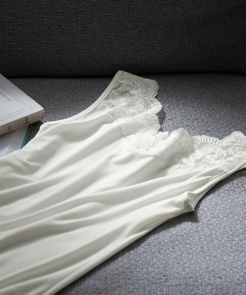 YU'NOW（ユナウ）の「【吸湿発熱】【抗菌防臭】２ＷＡＹタンクトップ（インナーウェア/肌着・レディース・ブルー/ラベンダー/グレイッシュベージュ/ブラック/オフホワイト/チャコールグレー/グレー/アッシュブラウン/グリーン・MEDIUM/X-LARGE/XXX-LARGE/LARGE/XX-LARGE/XXXX-LARGE/SMALL）」の3枚目の写真