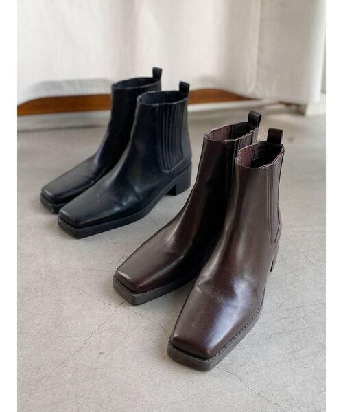 Ungrid(アングリッド)の「スクエアトゥサイドゴアブーツ(ブーツ・レディース・ブラウン/ブラック・L/M/S)」の3枚目の写真