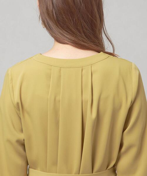 closet story（クローゼットストーリー）の「＜closet story（クローゼットストーリー）＞ タックVネック サックワンピース -ウォッシャブル-（ワンピース・レディース・ベージュ/イエロー・FREE）」の5枚目の写真