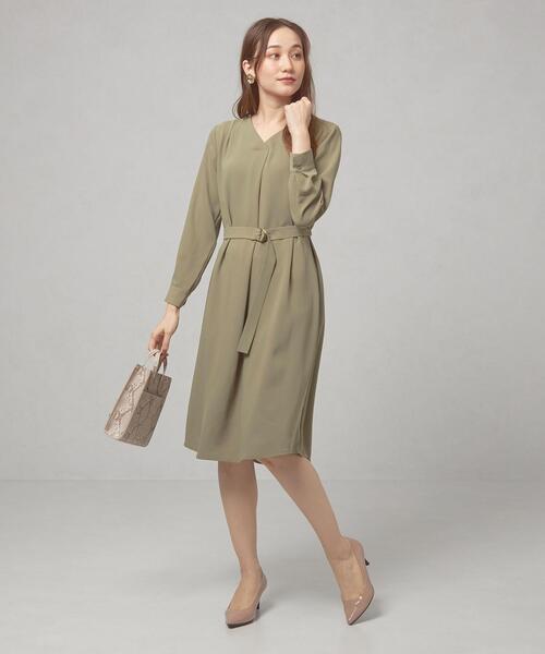 closet story（クローゼットストーリー）の「＜closet story（クローゼットストーリー）＞ タックVネック サックワンピース -ウォッシャブル-（ワンピース・レディース・ベージュ/イエロー・FREE）」の6枚目の写真