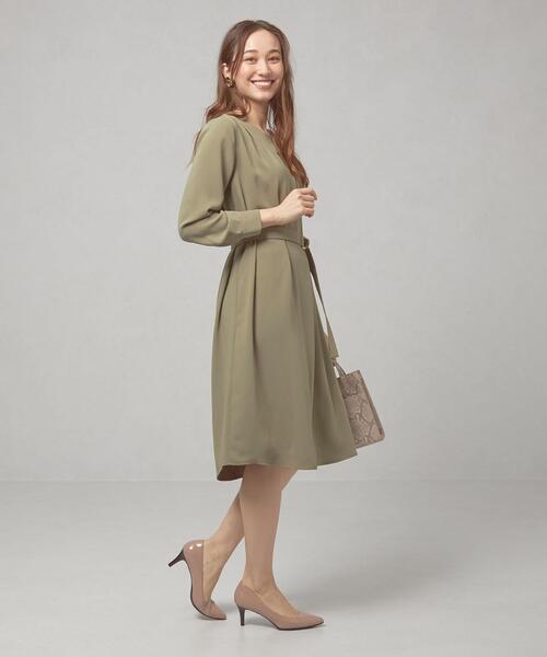 closet story（クローゼットストーリー）の「＜closet story（クローゼットストーリー）＞ タックVネック サックワンピース -ウォッシャブル-（ワンピース・レディース・ベージュ/イエロー・FREE）」の14枚目の写真