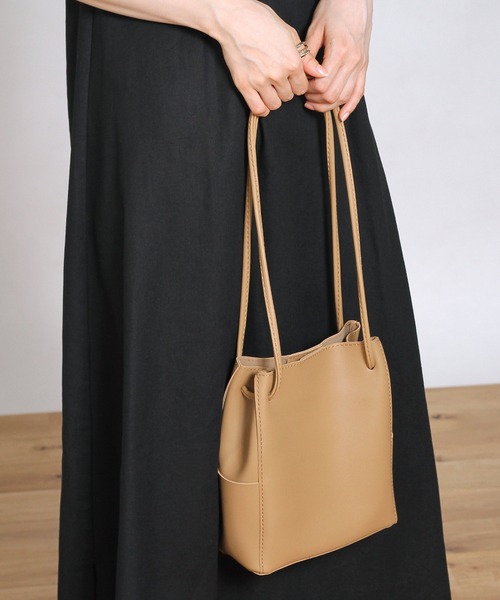 Crisp yours（クリスプユアーズ）の「【WEB限定】ポーチセットスクエアバッグ（ショルダーバッグ・レディース・ブラック/ベージュ/ブラウン・FREE）」の20枚目の写真