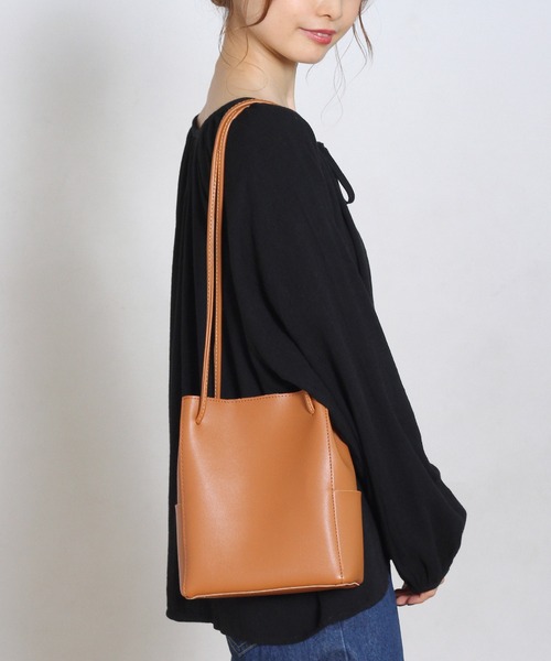 Crisp yours（クリスプユアーズ）の「【WEB限定】ポーチセットスクエアバッグ（ショルダーバッグ・レディース・ブラック/ベージュ/ブラウン・FREE）」の5枚目の写真