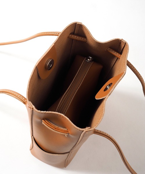 Crisp yours（クリスプユアーズ）の「【WEB限定】ポーチセットスクエアバッグ（ショルダーバッグ・レディース・ブラック/ベージュ/ブラウン・FREE）」の12枚目の写真