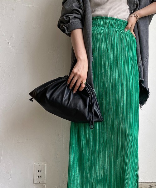 CAPRICIEUX LE'MAGE（カプリシューレマージュ）の「ビーガンレザーワイド巾着（ショルダーバッグ・レディース・ブラック/グリーン・ONE SIZE）」の9枚目の写真