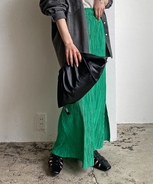 CAPRICIEUX LE'MAGE（カプリシューレマージュ）の「ビーガンレザーワイド巾着（ショルダーバッグ・レディース・ブラック/グリーン・ONE SIZE）」の10枚目の写真