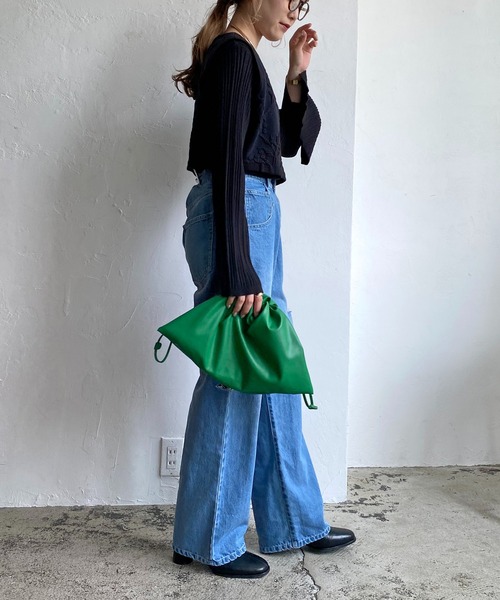 CAPRICIEUX LE'MAGE（カプリシューレマージュ）の「ビーガンレザーワイド巾着（ショルダーバッグ・レディース・ブラック/グリーン・ONE SIZE）」の16枚目の写真